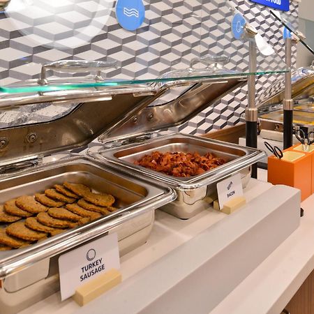 Holiday Inn Express & Suites Fresno Airport By Ihg Bagian luar foto