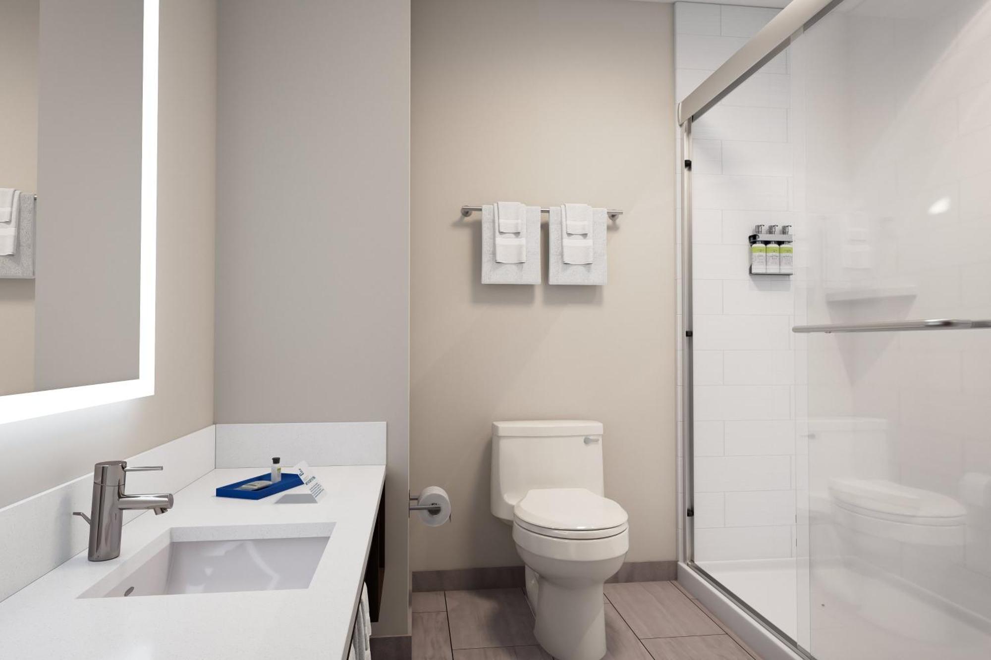 Holiday Inn Express & Suites Fresno Airport By Ihg Bagian luar foto