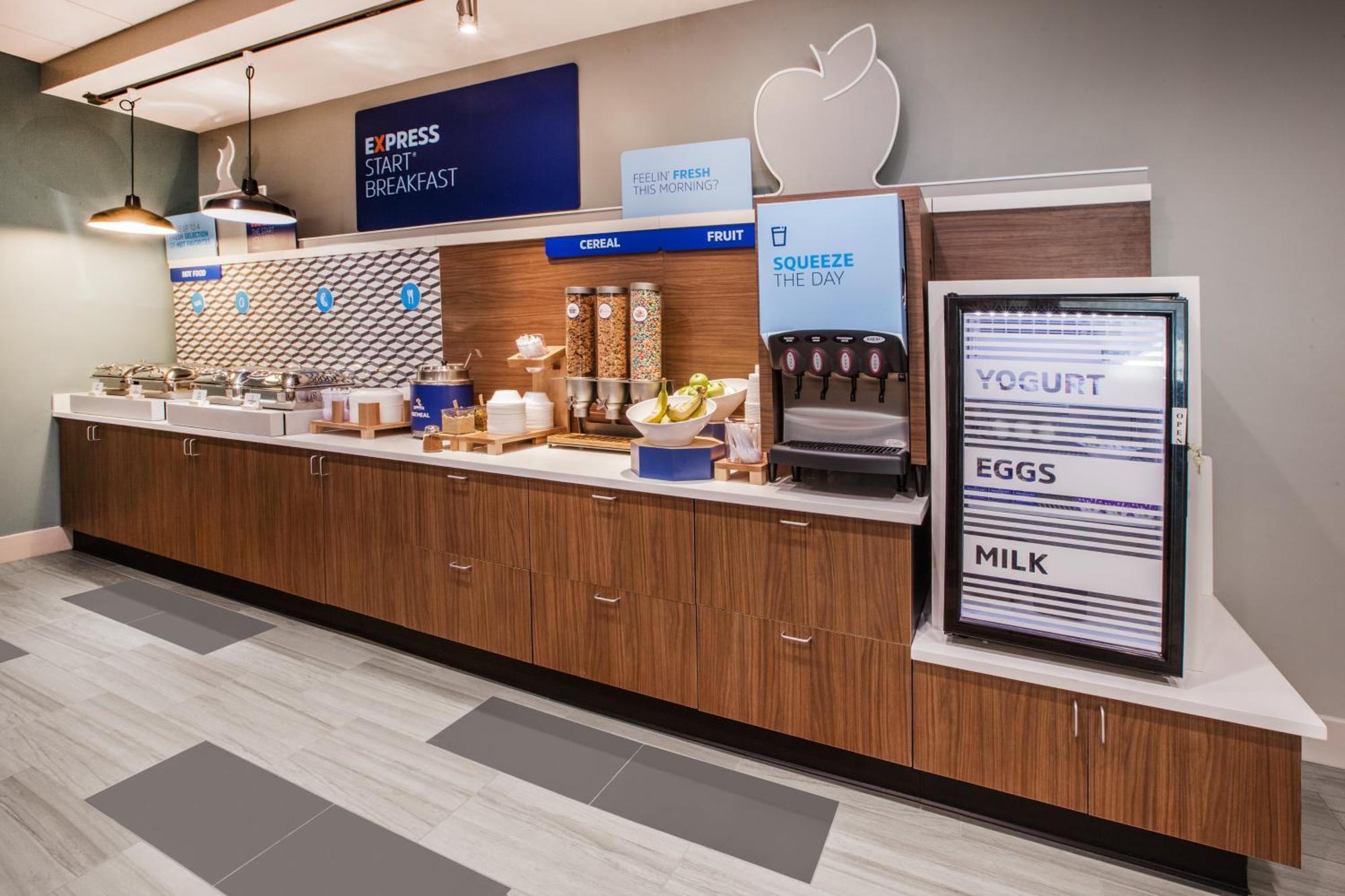 Holiday Inn Express & Suites Fresno Airport By Ihg Bagian luar foto